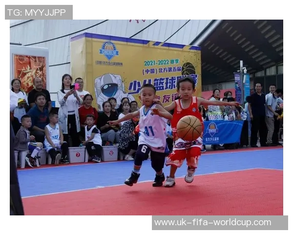 幼儿篮球表演盛会精彩纷呈小小球员展现无限活力与团队精神 幼儿篮球表演盛会精彩纷呈小小球员展现无限活力与团队精神